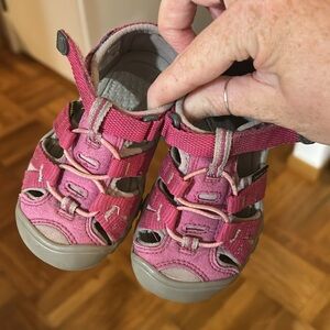 Keens Seacamp cnx toddler sandal- size 6